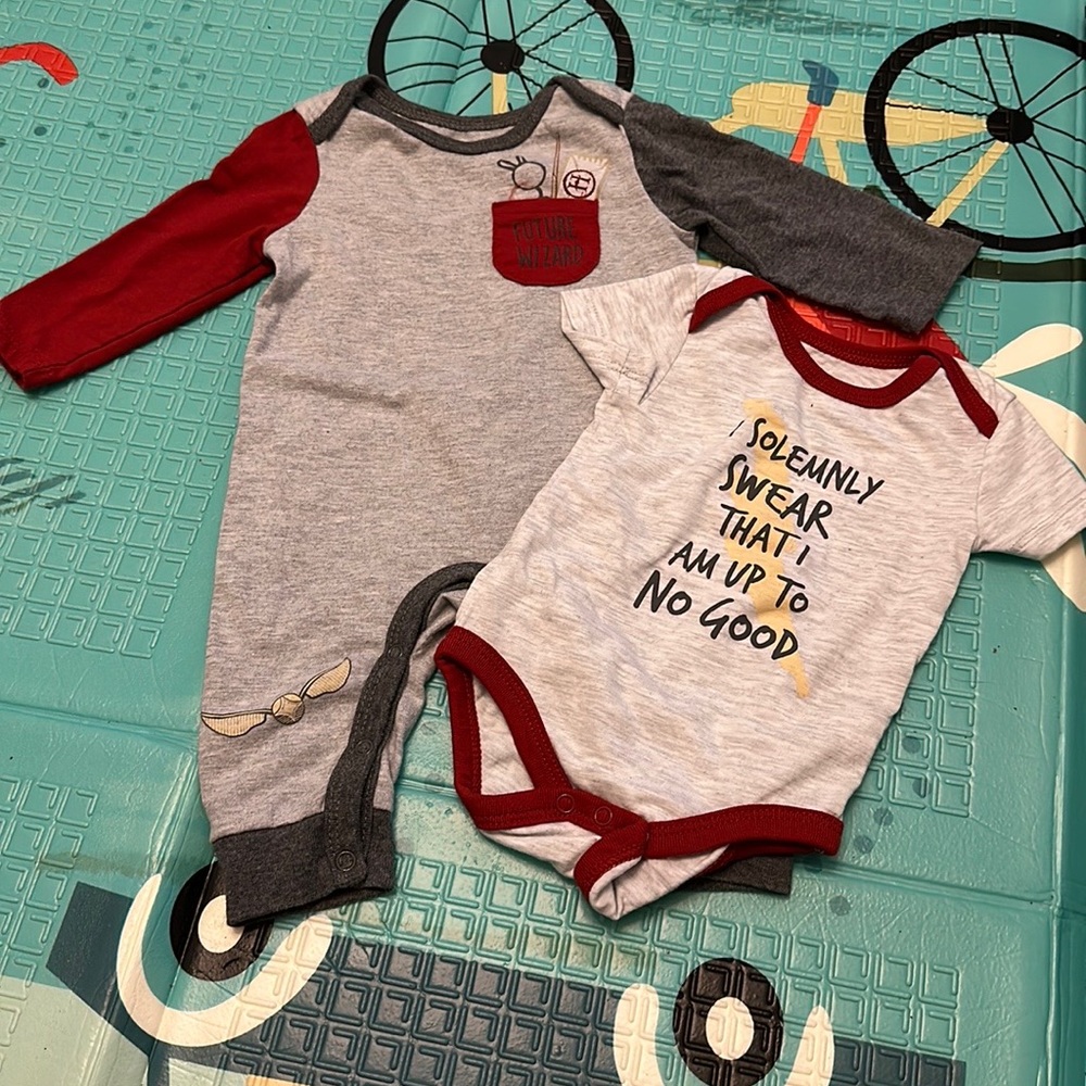 Unisex Harry Potter baby outfit. 0-3m